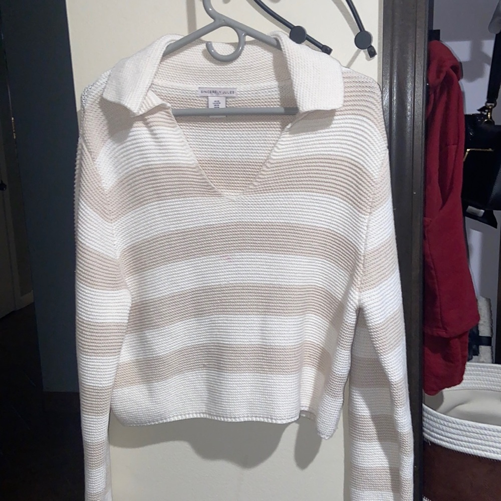 Fall sweater in great condition, looks brand new